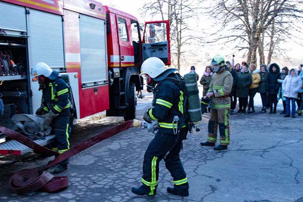 Пожежно-тактичні навчання щодо організації дій на випадок виникнення пожежі або надзвичайної ситуації у студентському гуртожитку